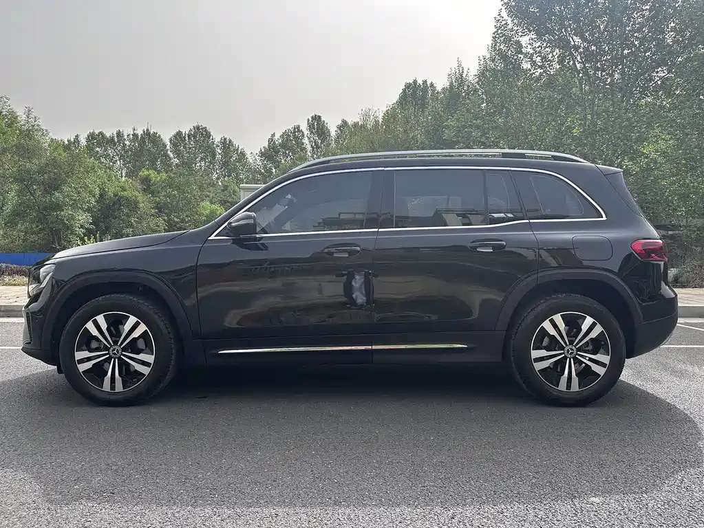 MERCEDES BENZ GLB 2024