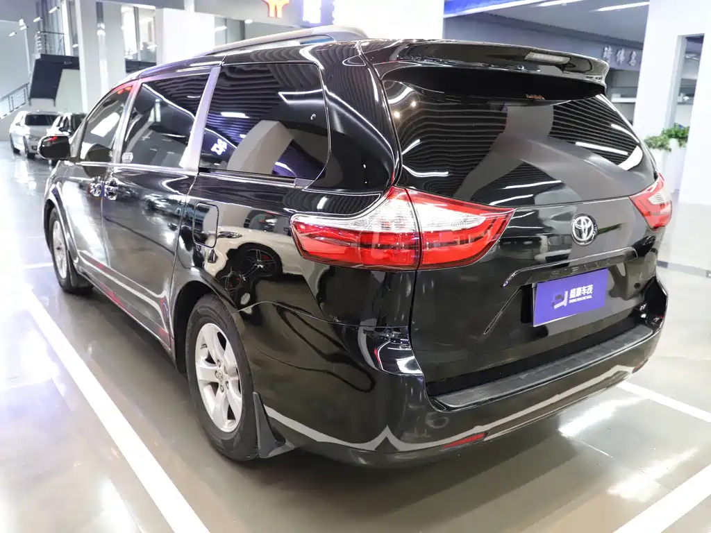 TOYOTA SIENNA 2018