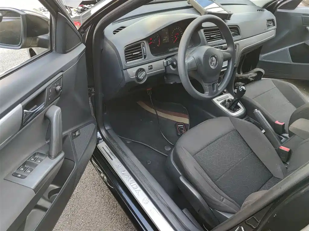 VOLKSWAGEN LAVIDA 2013
