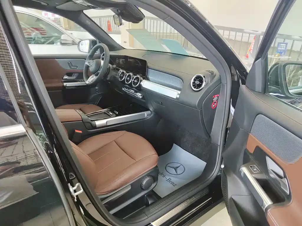 MERCEDES BENZ GLB 2024