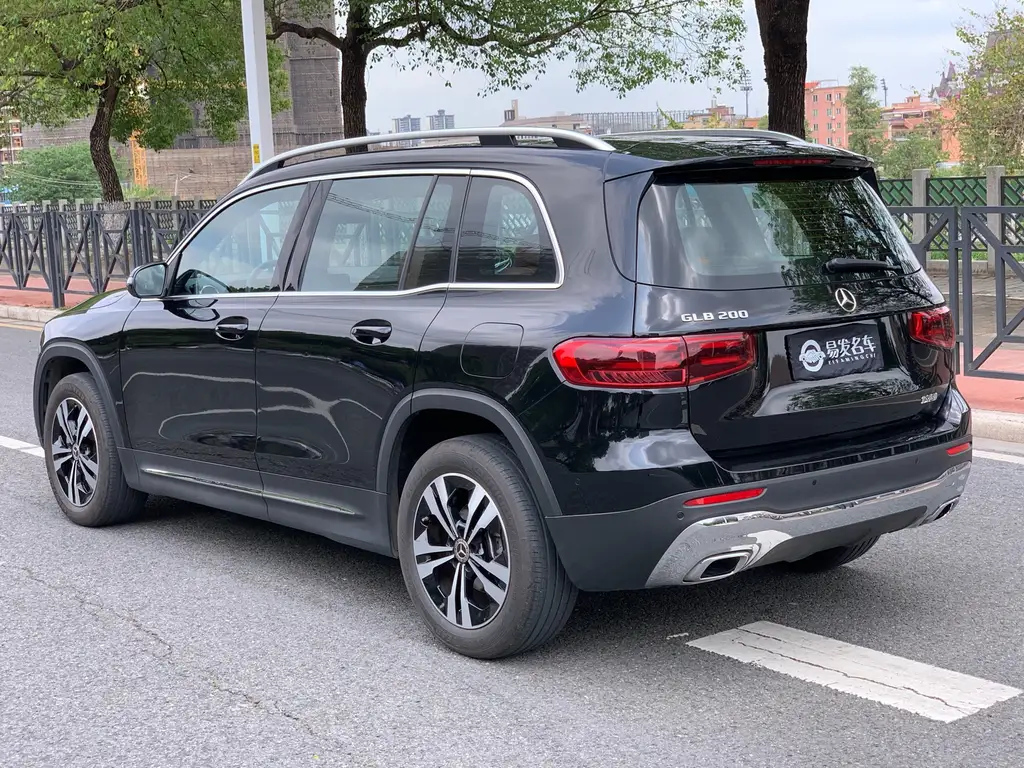 MERCEDES BENZ GLB 2024