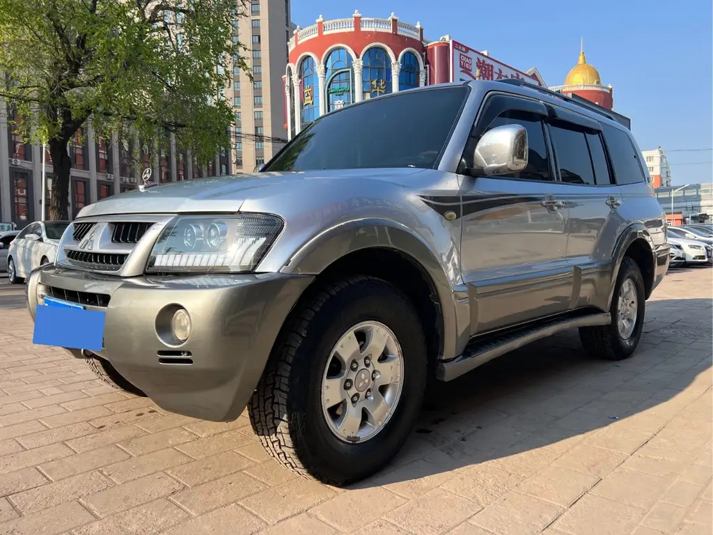 MITSUBISHI PAJERO 2008