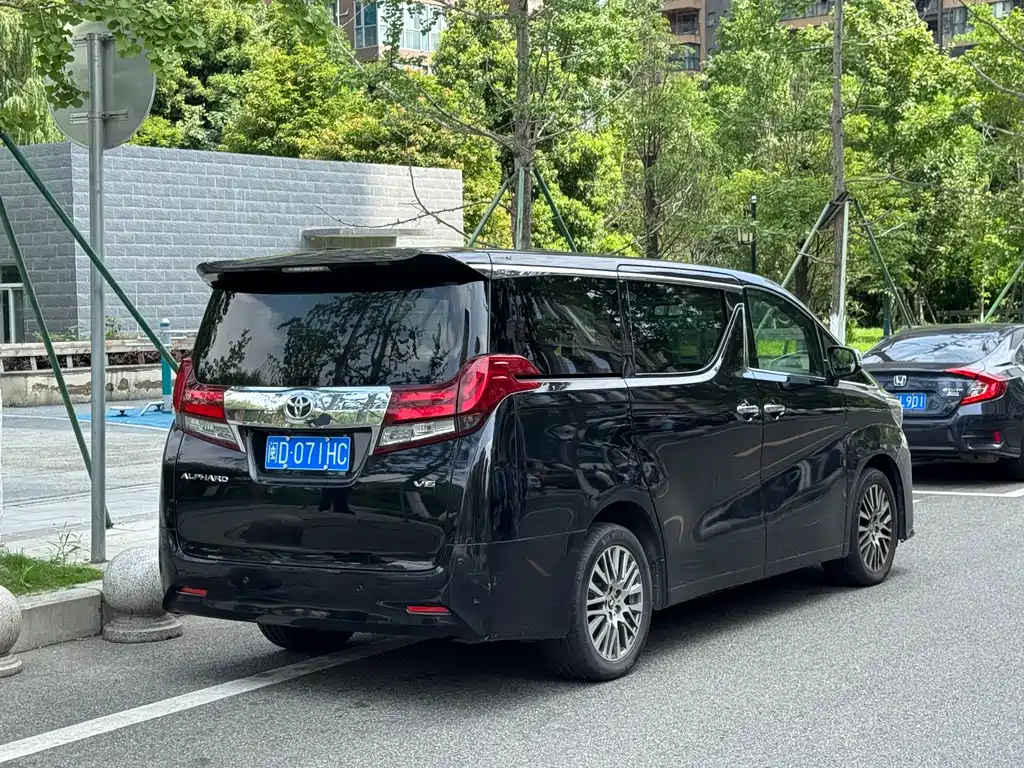 TOYOTA ALPHARD 2018