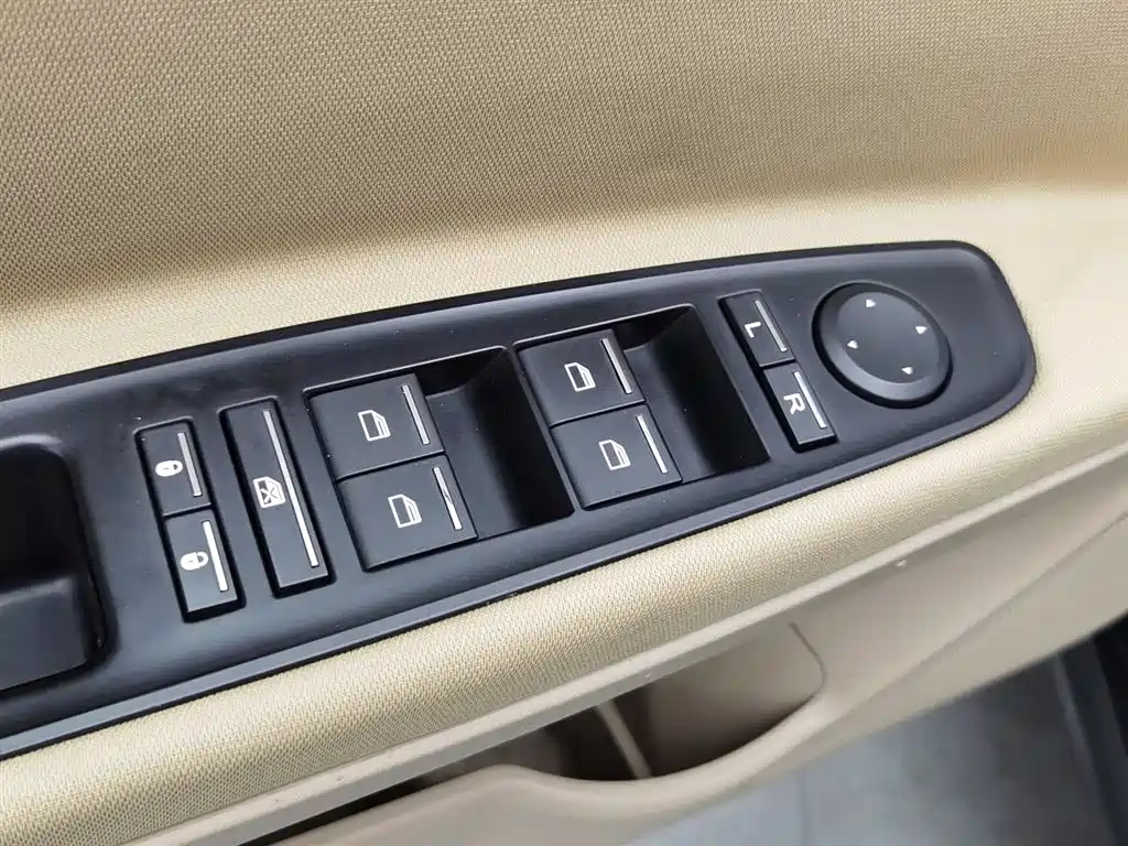 ROEWE 350 2015