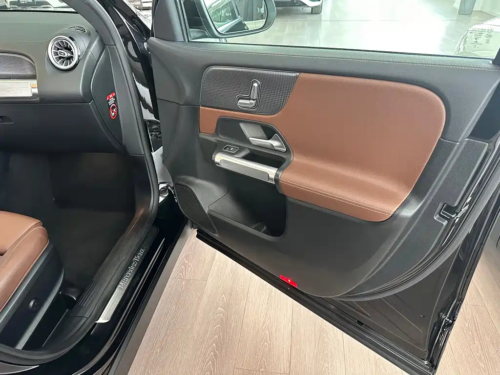 MERCEDES BENZ GLB 2020
