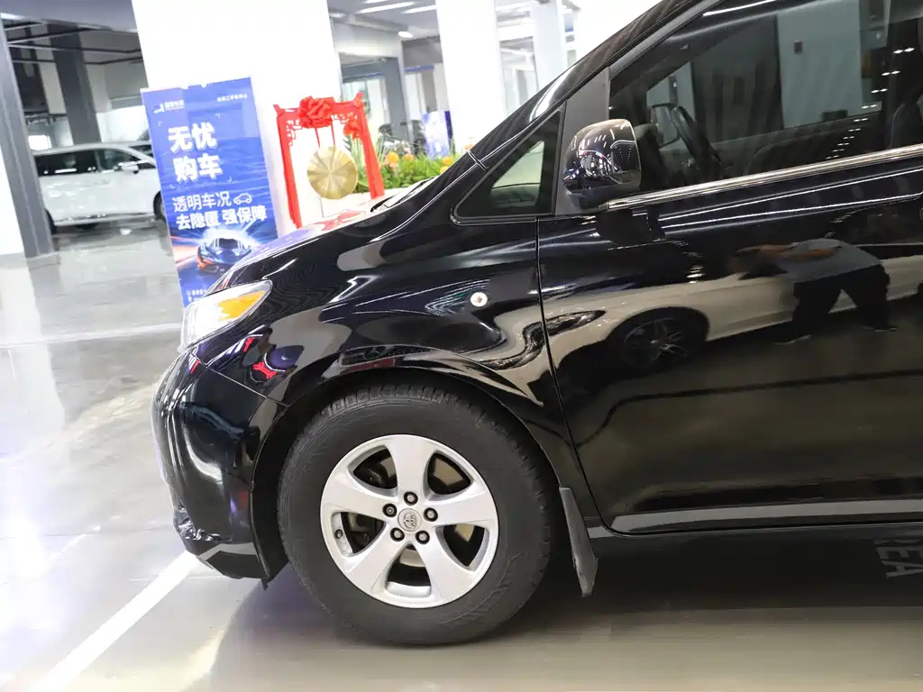 TOYOTA SIENNA 2018