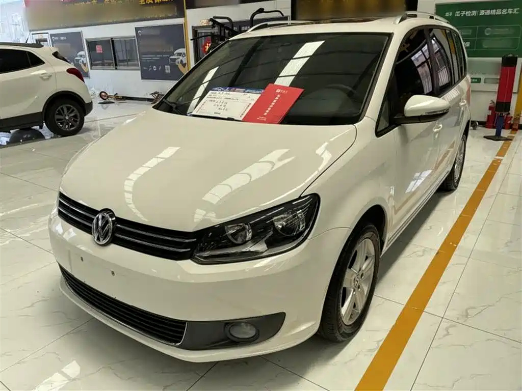VOLKSWAGEN TOURAN 2015