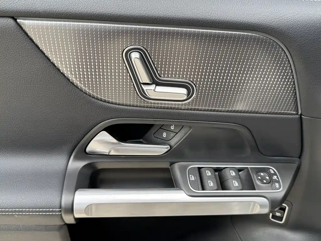 MERCEDES BENZ GLB 2021