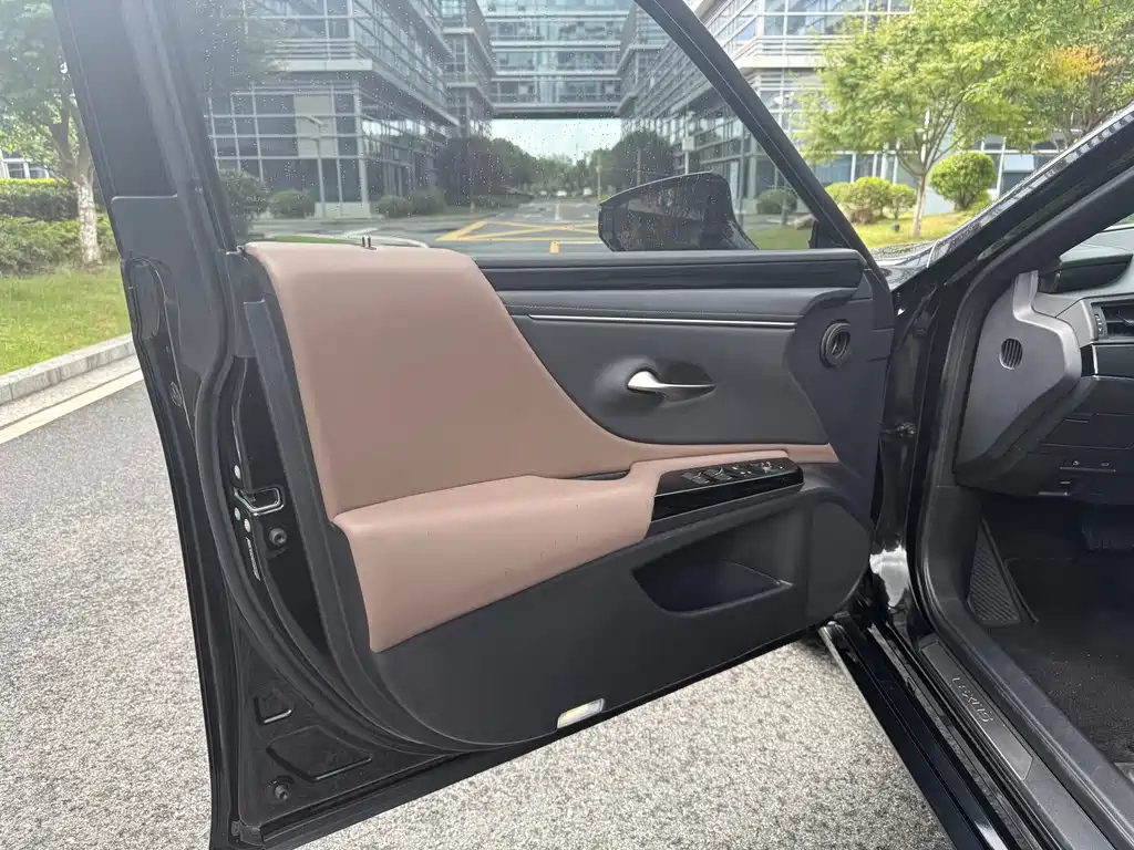 LEXUS ES 2023