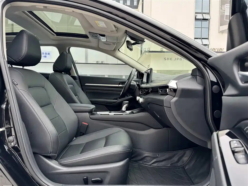 NISSAN TEANA 2022
