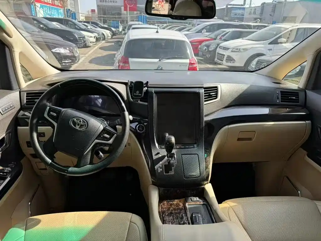 TOYOTA ALPHARD 2012