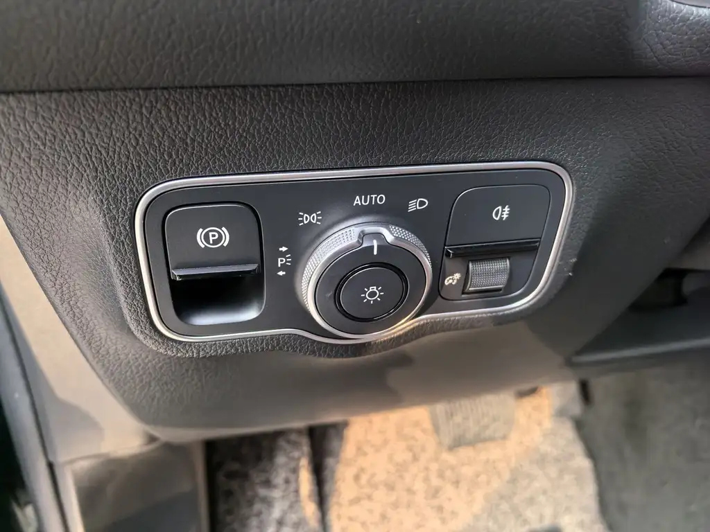MERCEDES BENZ GLB 2023