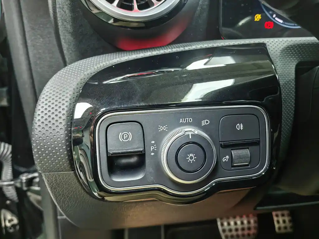 MERCEDES BENZ CLA 2023