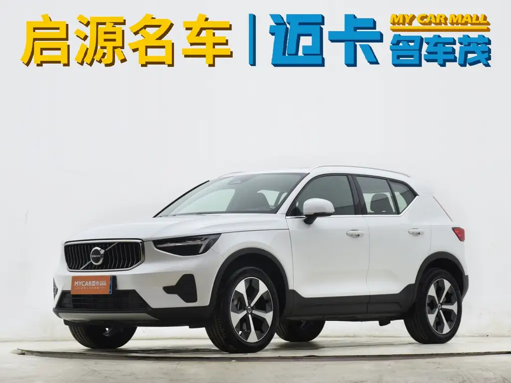 VOLVO XC40 2024