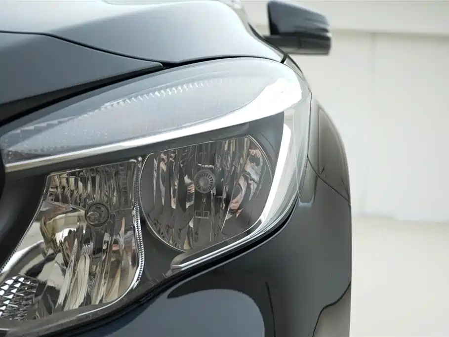 MERCEDES BENZ GLA 2019