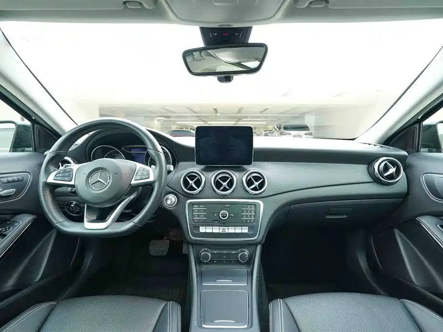 MERCEDES BENZ GLA 2019