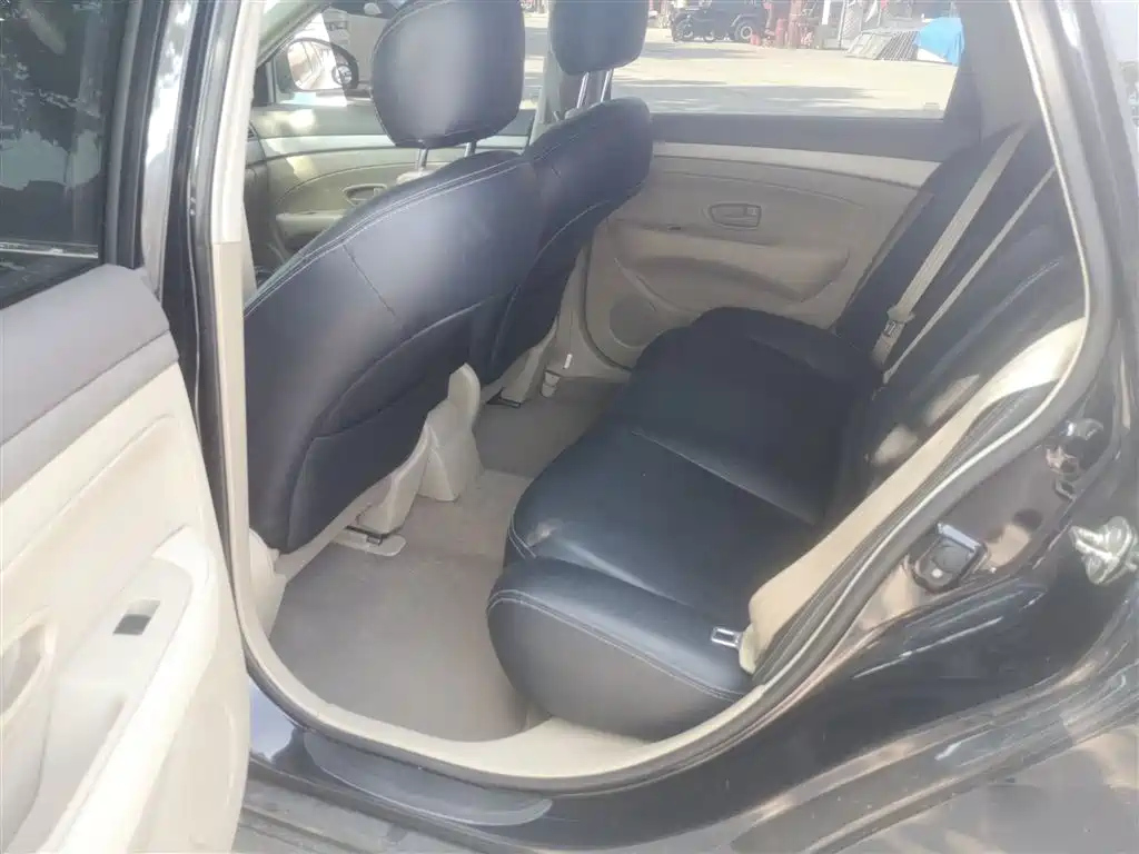 NISSAN SYLPHY 2012