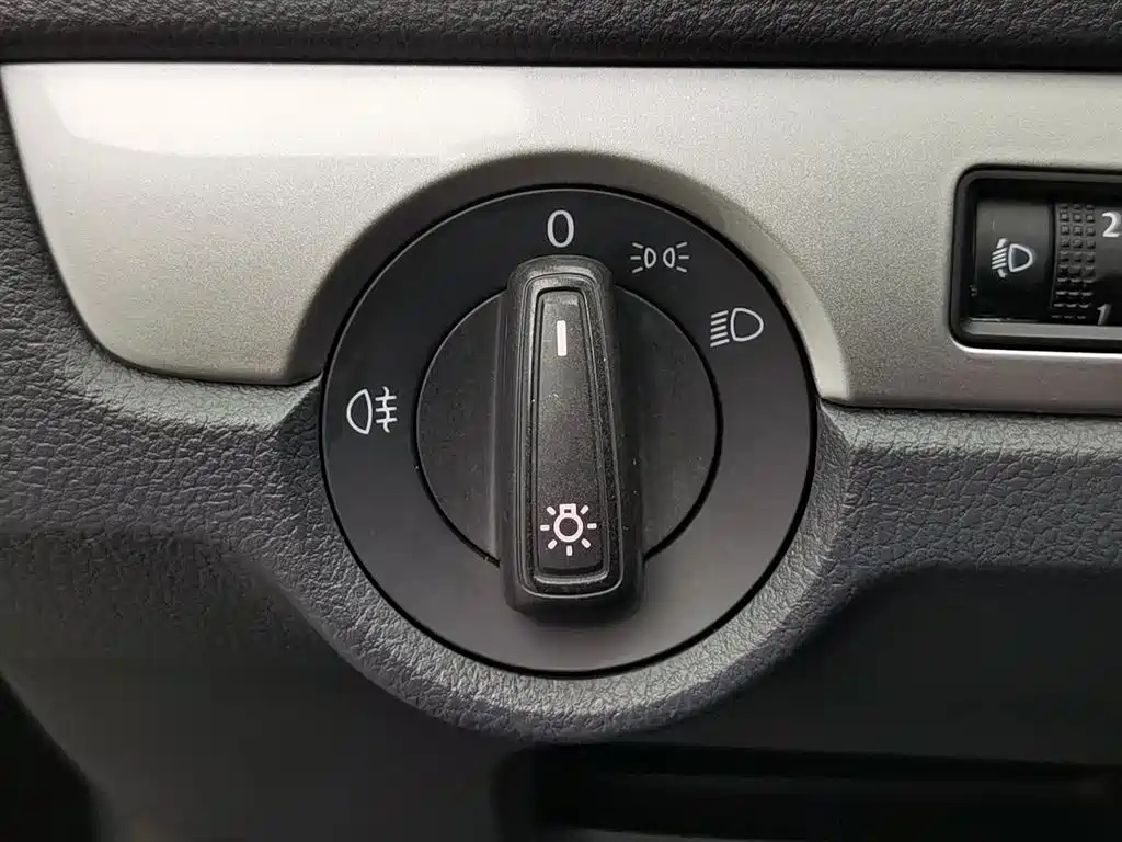 VOLKSWAGEN LAVIDA 2016