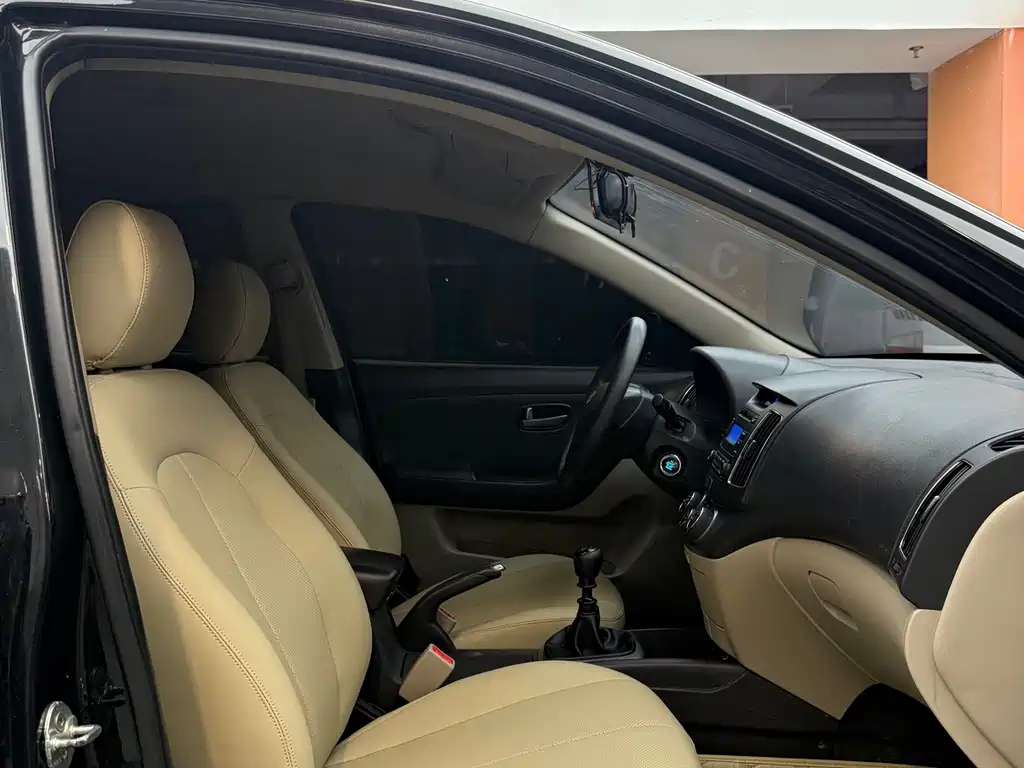 HYUNDAI CELESTA 2011