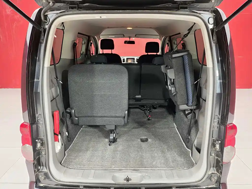 NISSAN NV200 2013