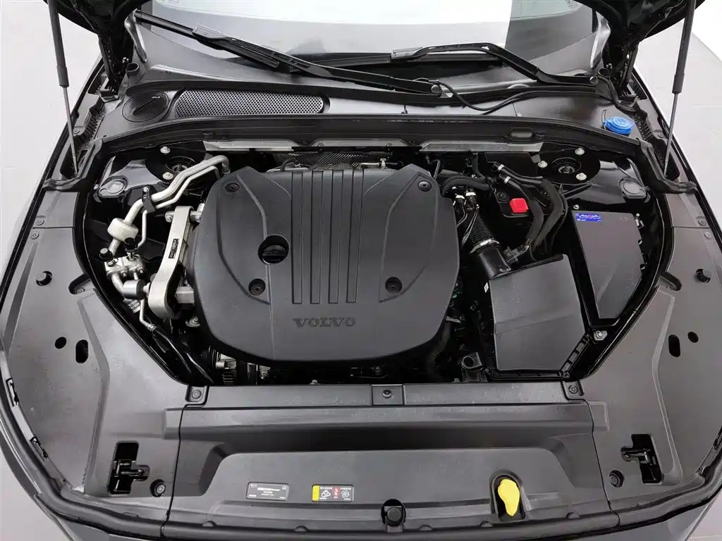 VOLVO S90 2023