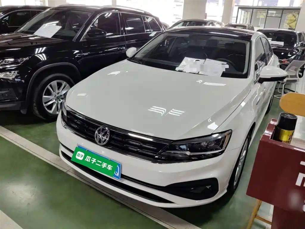 VOLKSWAGEN LAMANDO 2021