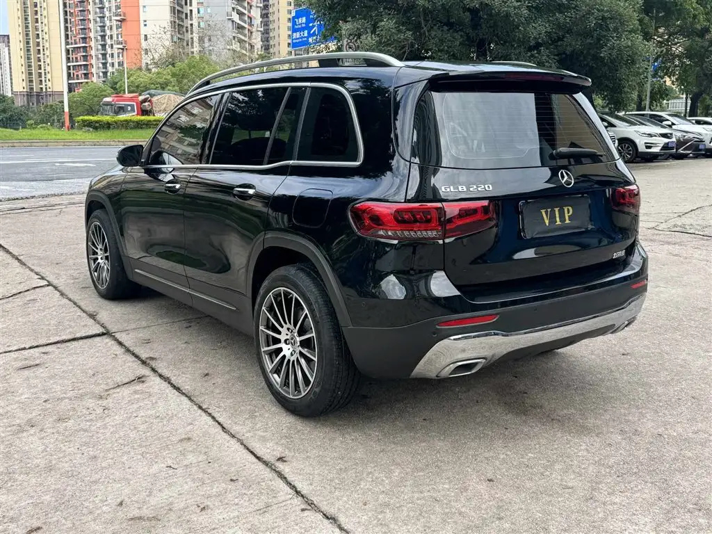MERCEDES BENZ GLB 2023