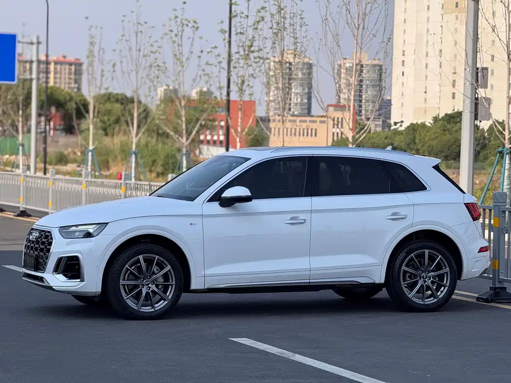 AUDI Q5L 2022
