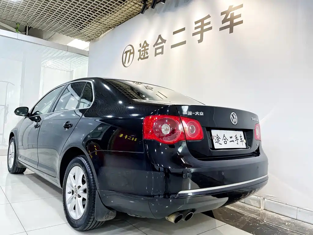 VOLKSWAGEN SAGITAR 2011