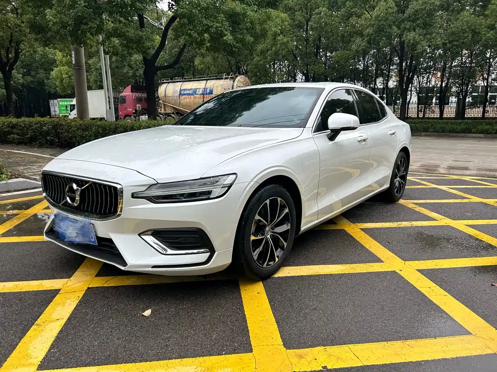 VOLVO S60 2022