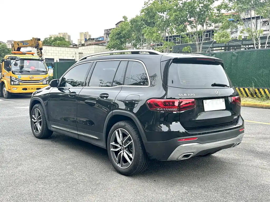 MERCEDES BENZ GLB 2023