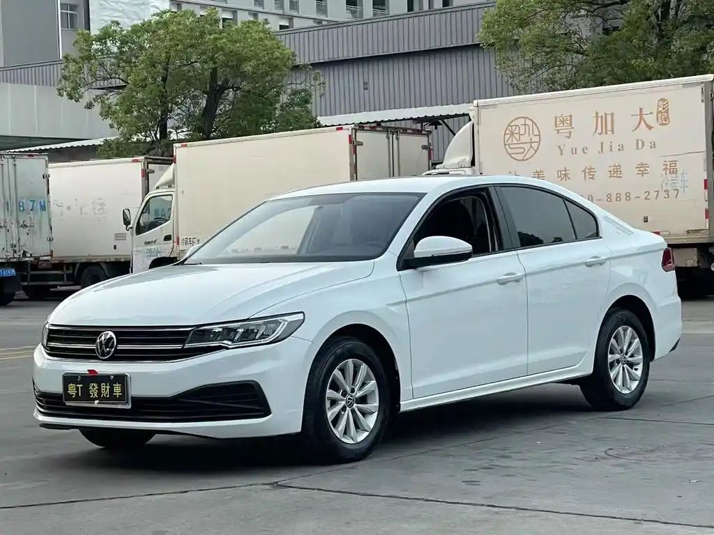 VOLKSWAGEN BORA 2021