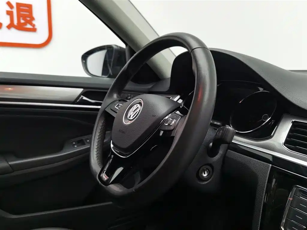 VOLKSWAGEN BORA 2018
