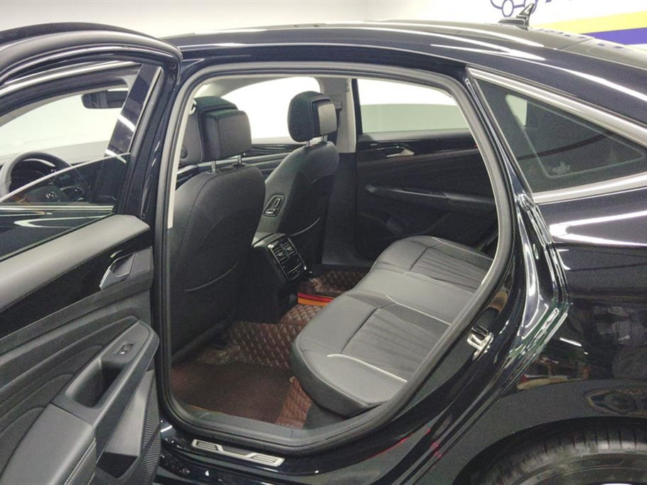 VOLKSWAGEN PASSAT 2024