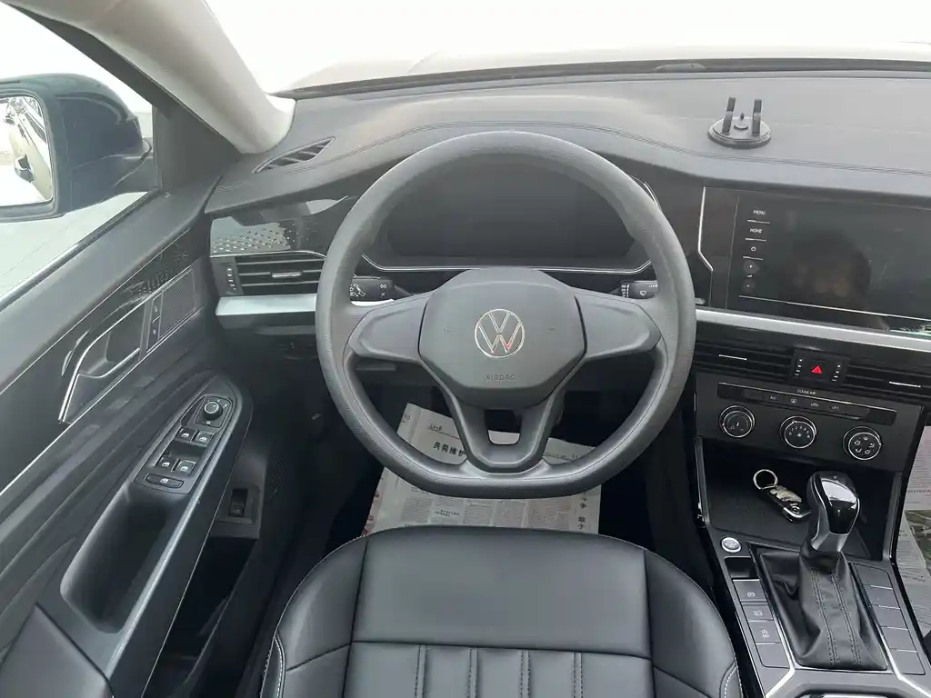 VOLKSWAGEN PASSAT 2022