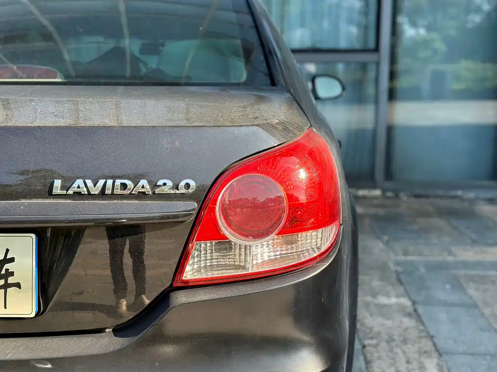 VOLKSWAGEN LAVIDA 2010