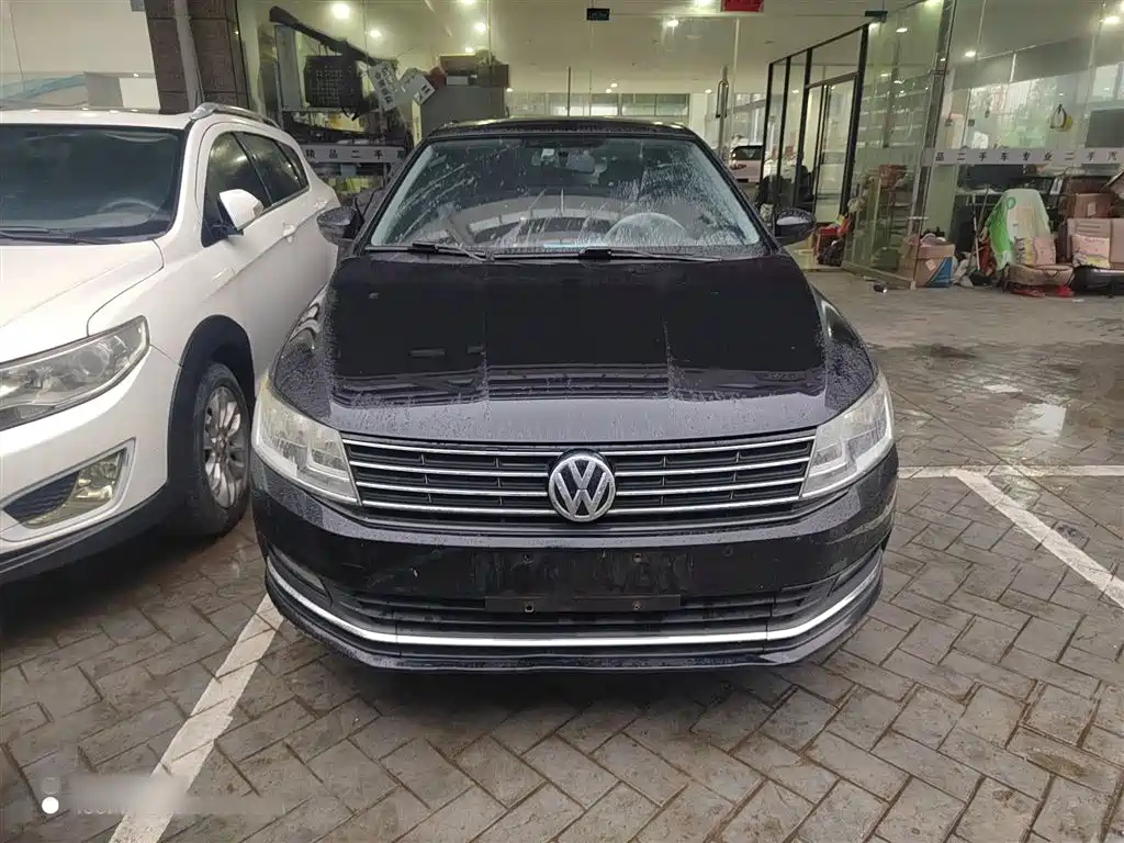 VOLKSWAGEN LAVIDA 2015