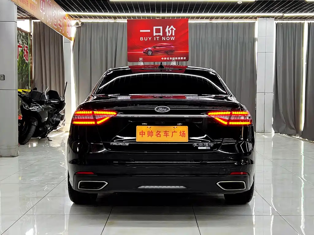 FORD TAURUS 2019