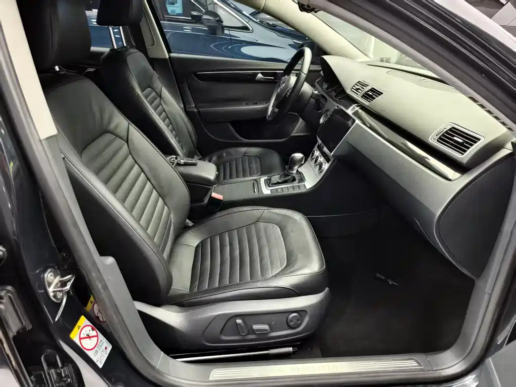 VOLKSWAGEN MAGOTAN 2013