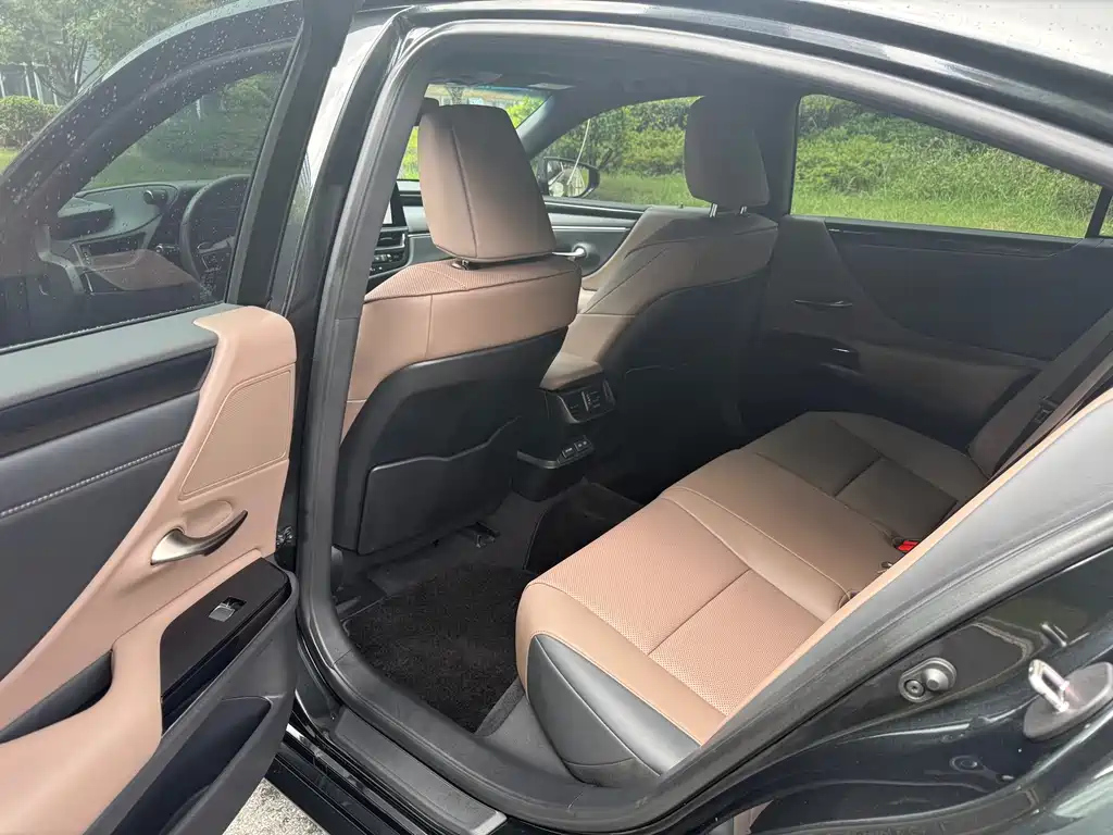 LEXUS ES 2023