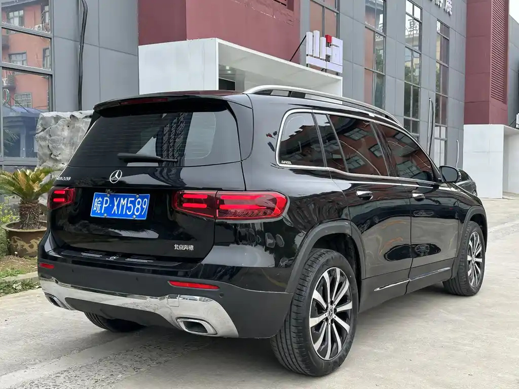 MERCEDES BENZ GLB 2024