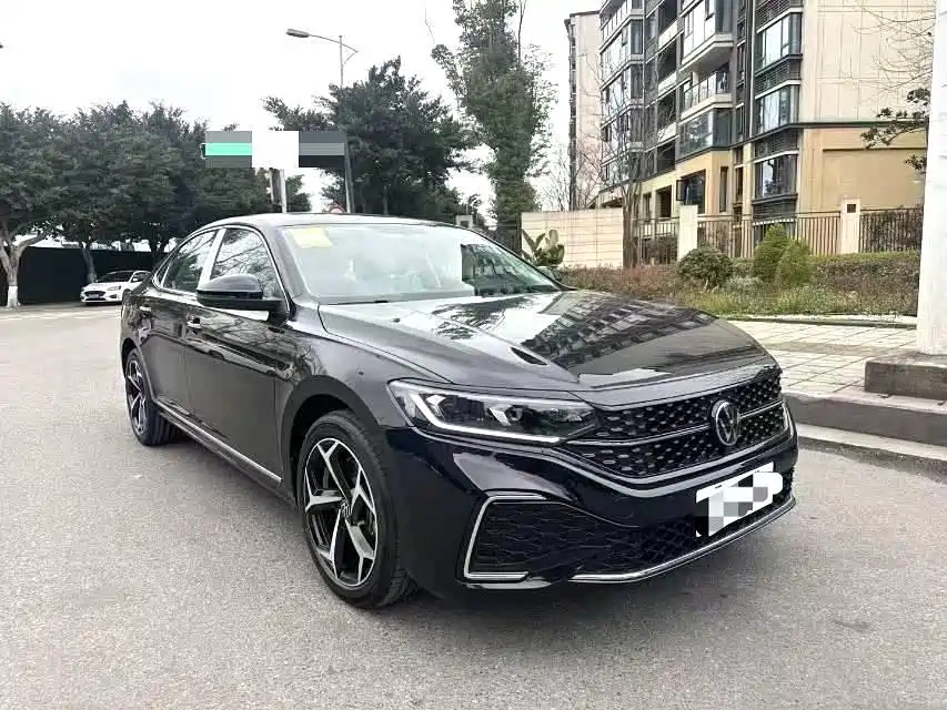 VOLKSWAGEN PASSAT 2025