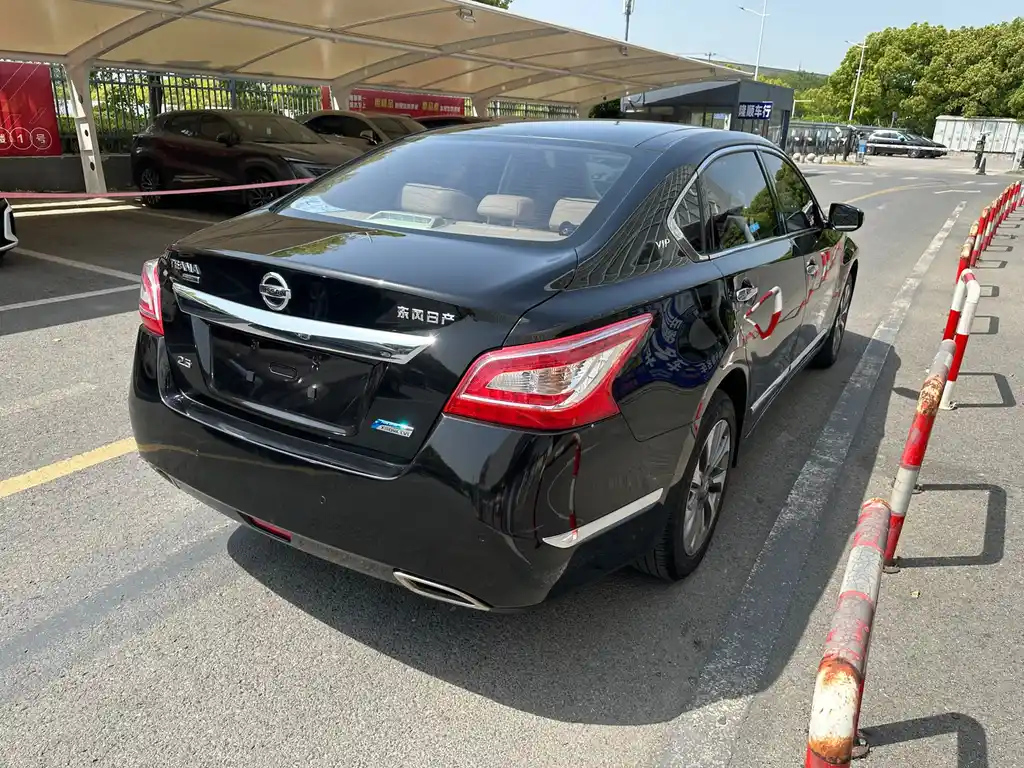 NISSAN TEANA 2015