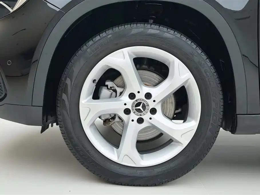 MERCEDES BENZ GLA 2019