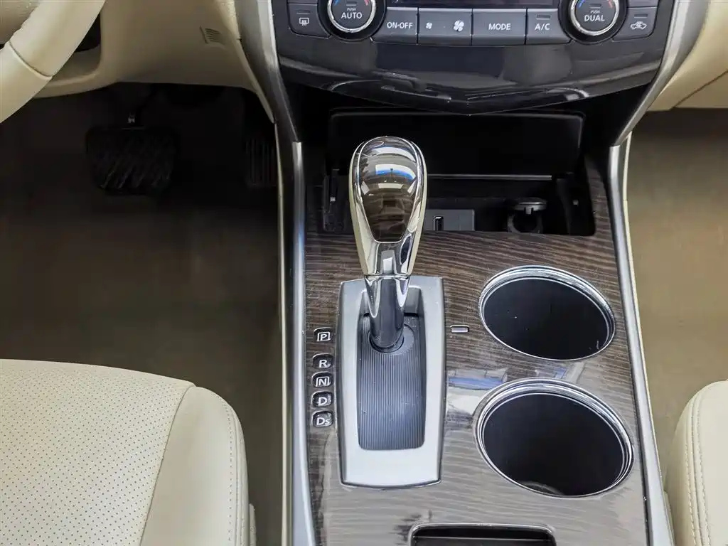 NISSAN TEANA 2013
