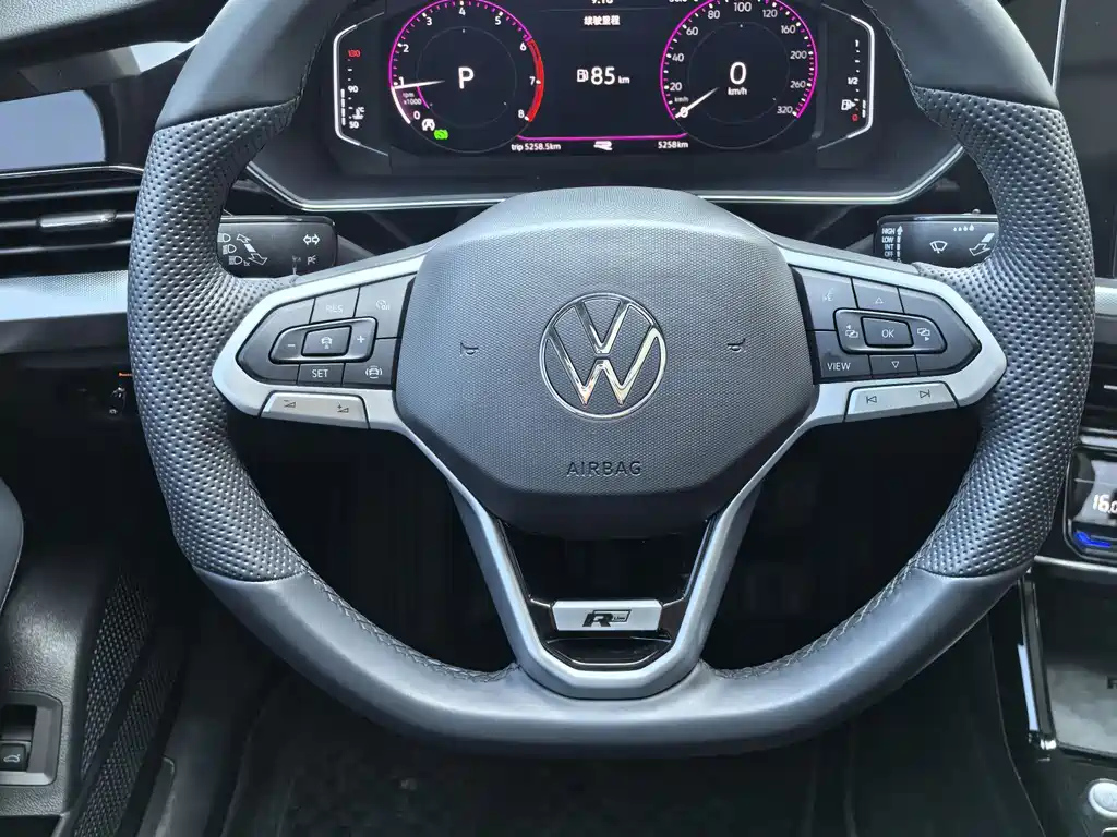 VOLKSWAGEN PASSAT 2025