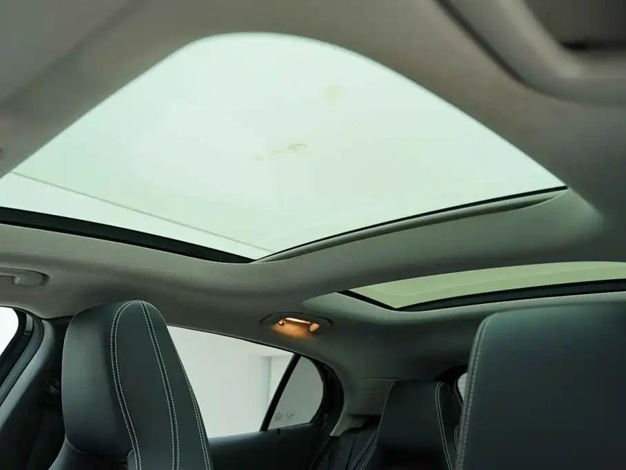 MERCEDES BENZ GLA 2019