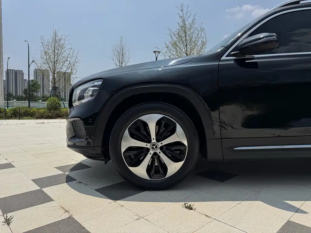MERCEDES BENZ GLB 2023