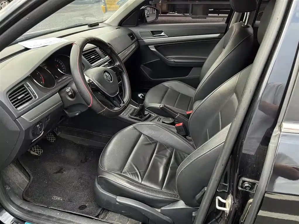 VOLKSWAGEN LAVIDA 2016