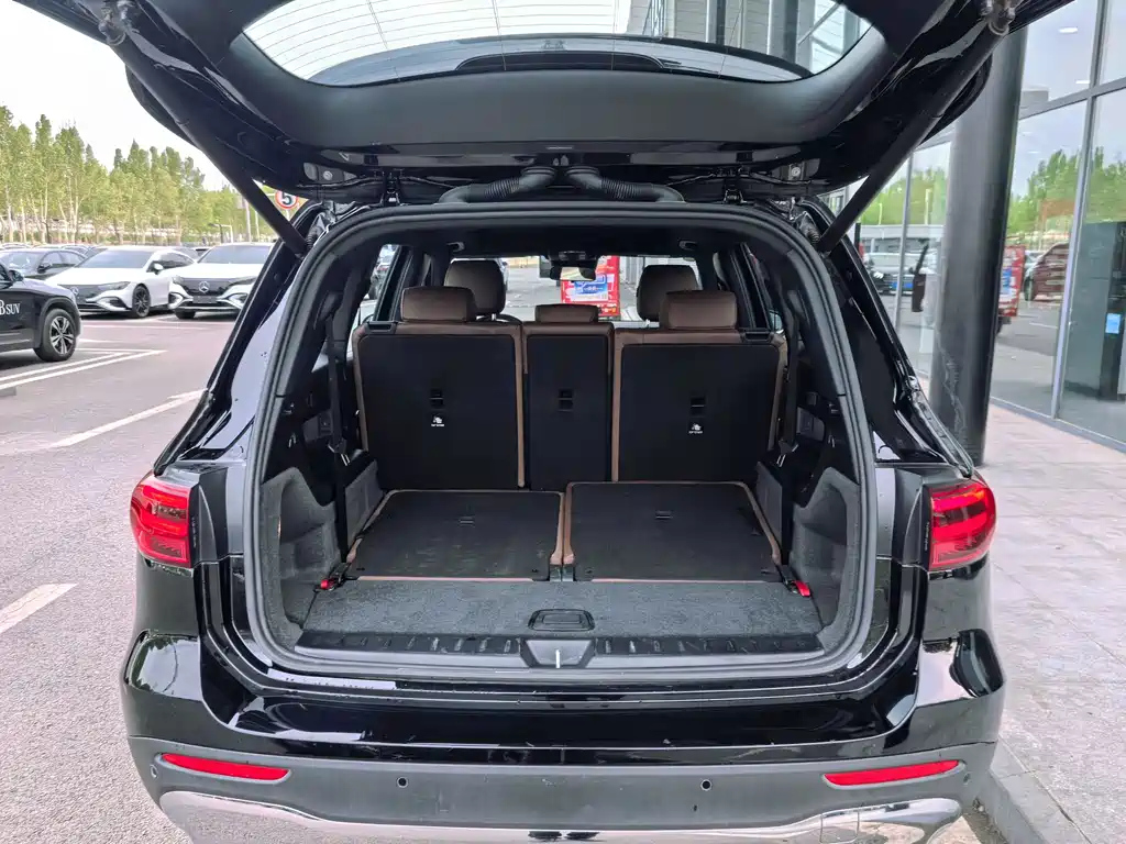 MERCEDES BENZ GLB 2024